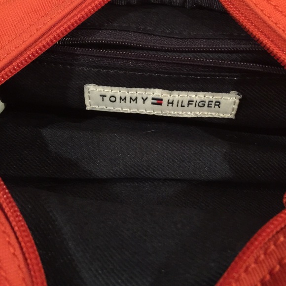 Tommy Hilfiger 3 pocket handbag - Picture 2 of 3