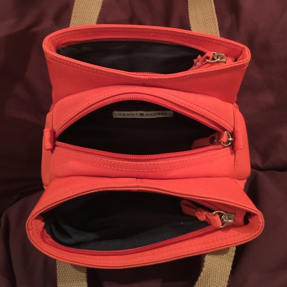 Tommy Hilfiger 3 pocket handbag - Picture 3 of 3