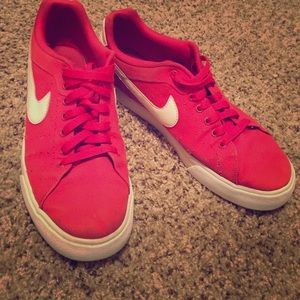 Men's 9 Red Nike Shoes!