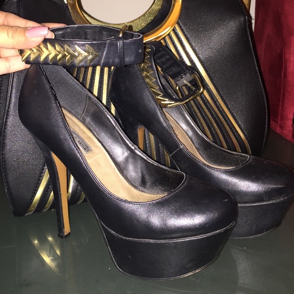 Sold 🚫🚫Black pumps