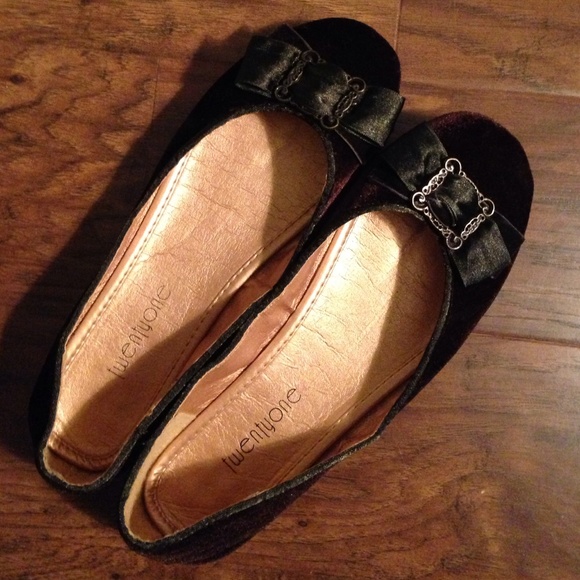 Dark brown velvet flats! - Picture 2 of 4