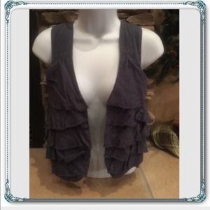 Ruffle linen and cotton vest