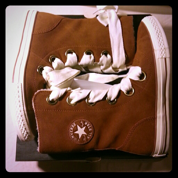 Converse size 7 lace up high brown shoes!!