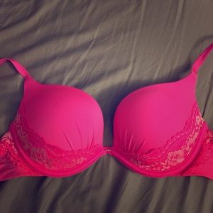 32C VS Hot Pink Push-up Bra✨