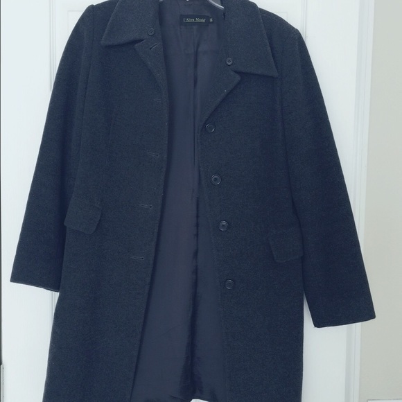 Coat - Picture 2 of 4