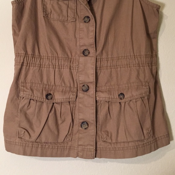Old Navy Jackets & Coats - Old Navy Khaki Cargo Vest, Size S Old Navy Jackets & Coats - Old Navy Khaki Cargo Vest, Size S