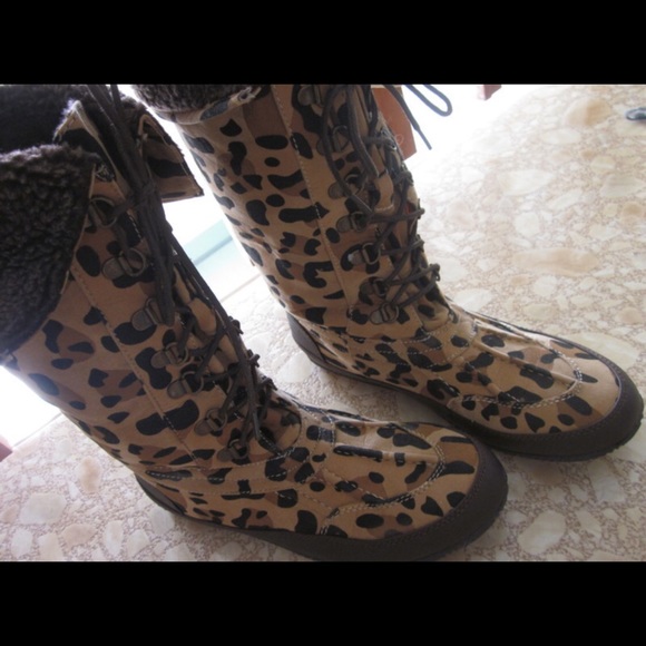 Cheetah print winter boots - Picture 2 of 3