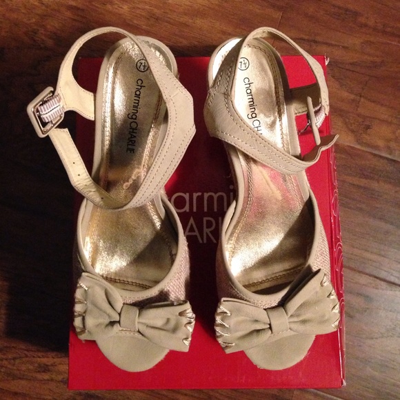 Natural colored wedges with bow! - Picture 1 of 4