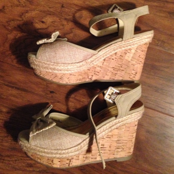 Natural colored wedges with bow! - Picture 2 of 4