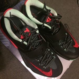 KD 7 "Bad Apple" Sz 11