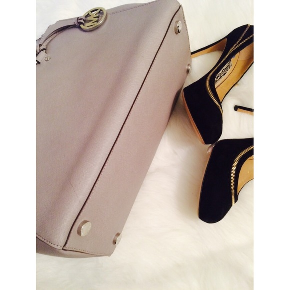 👸 MK Sutton 👸 - Picture 2 of 4