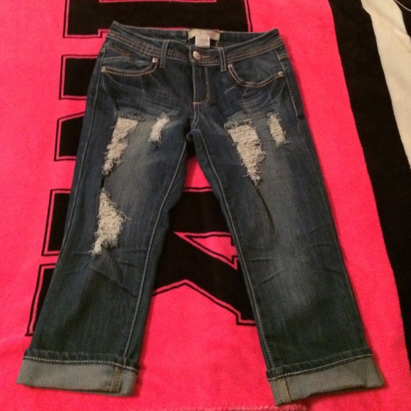 Distressed capris