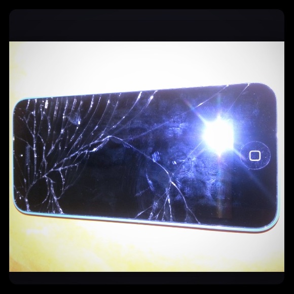 Cracked iPhone 5c📱lucky brand heels 👡necklace🎈