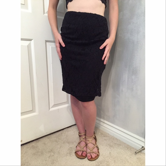 Above knee black lace skirt - Picture 2 of 3