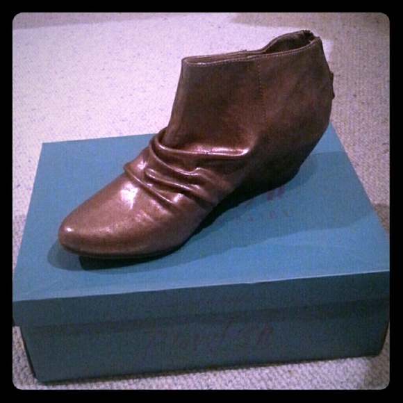 Blowfish Scrunch ankle boots