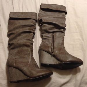 Breckelles size 8.5 brown boots