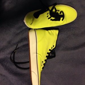 Neon yellow high top Vans💛