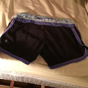 Lulu running shorts black with blue accents