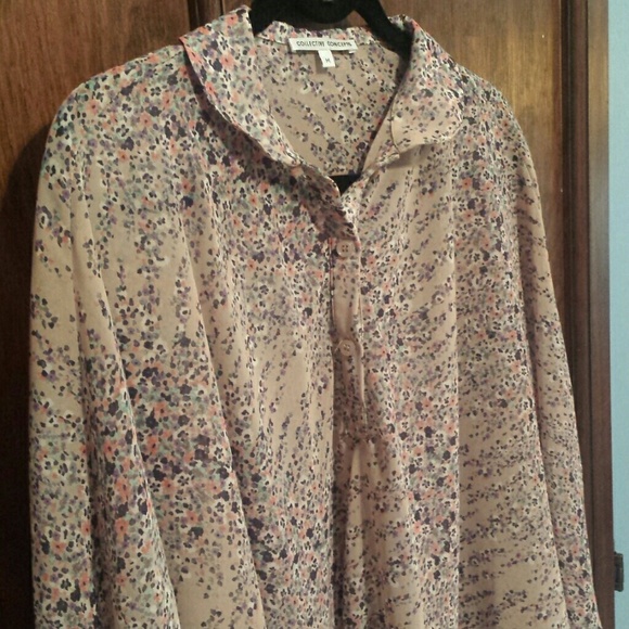 NWOT CAPELET CUT FLOWERY SPRING TOP