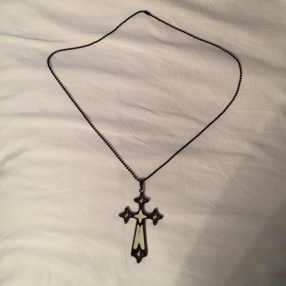 Black and white obsidian cross necklace - Picture 2 of 4