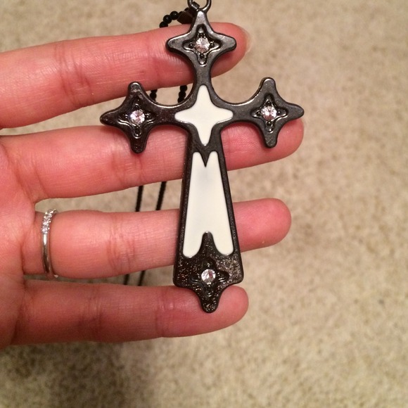Black and white obsidian cross necklace - Picture 3 of 4