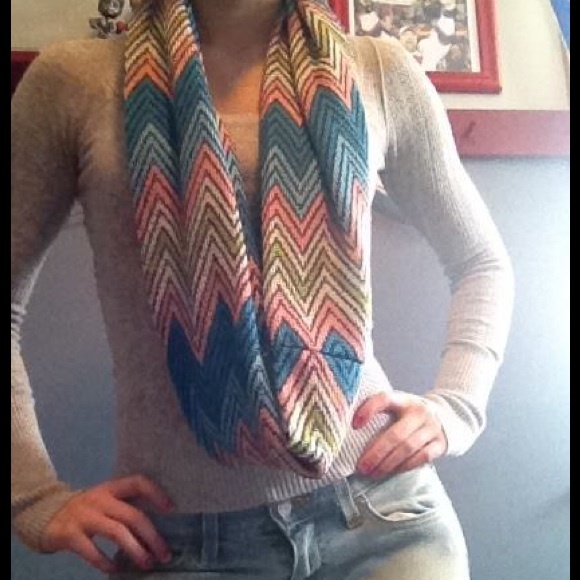 Stripes printed multicolor scarf NWOT