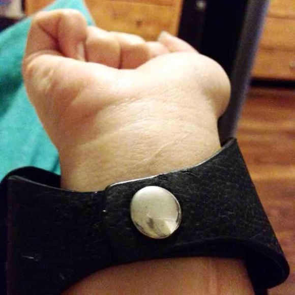 ❌bundled❌Statement jeweled bow wrist cuff - Picture 2 of 2