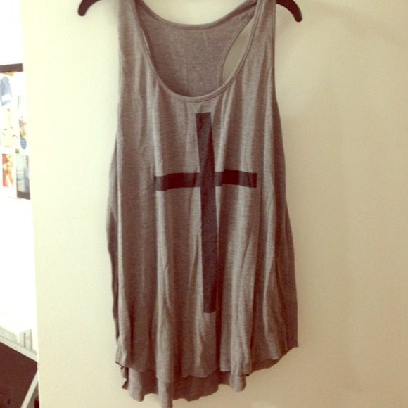 Bundle: Gray tank with black cross design & hat