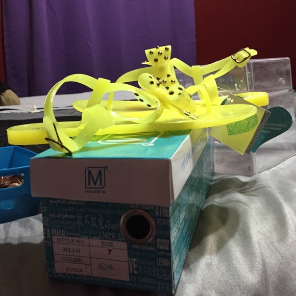 Shoes - Cute yellow sandals
