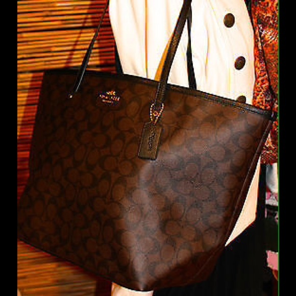 โ SOLD! โ SOLD! ๐๐ฏ% COACH LARGE HANDBAG! - Picture 4 of 4