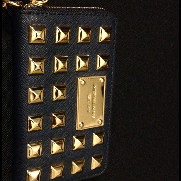 Authentic michael kors  Wrist wallet
