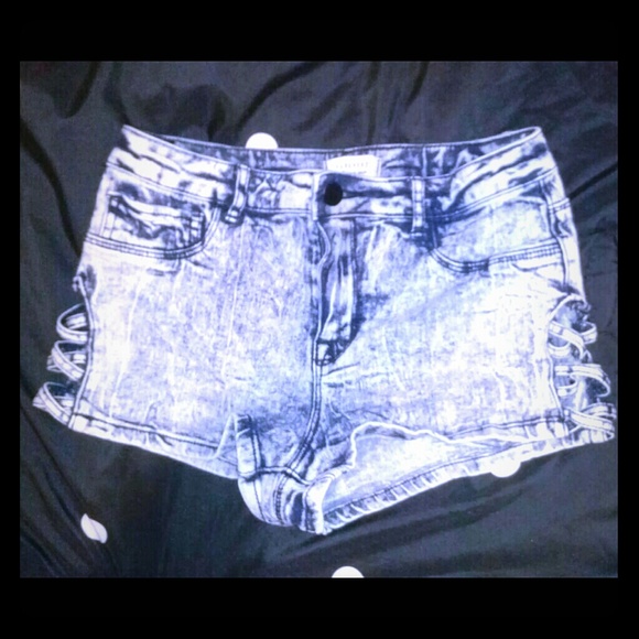 High wasted short