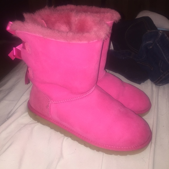 bailey bow uggs size 8 bailey bow uggs size 8
