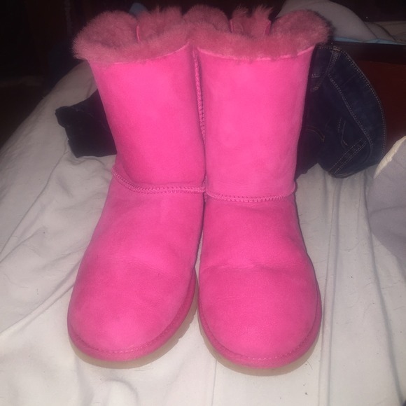bailey bow uggs size 8 bailey bow uggs size 8