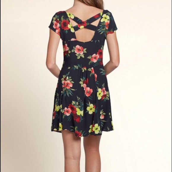 Hollister Floral Button Skater Dress New With Tags - Picture 2 of 3