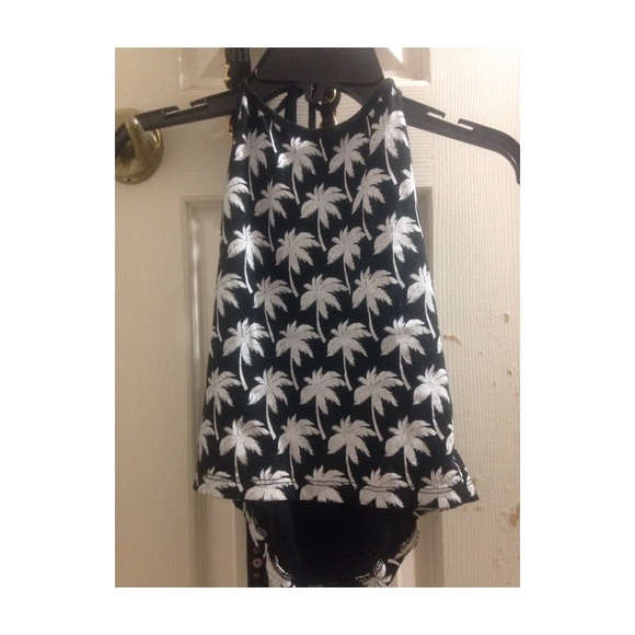 Brandy Melville Palm tree top.