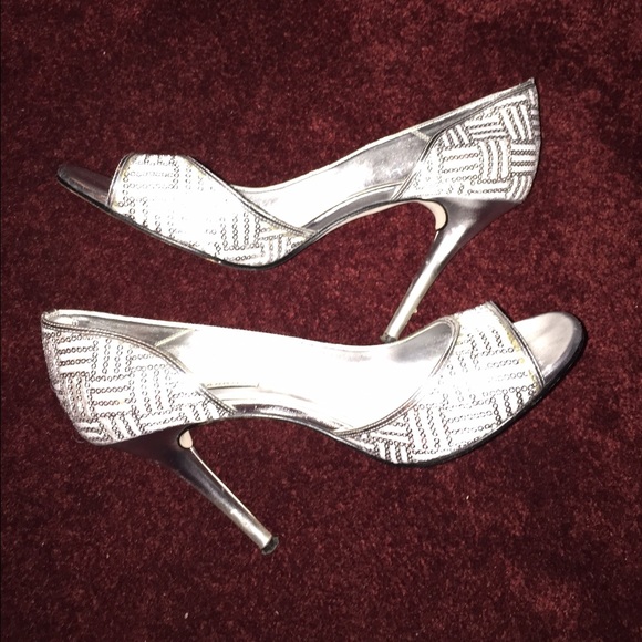 Silver peep toe pumps - Picture 3 of 3