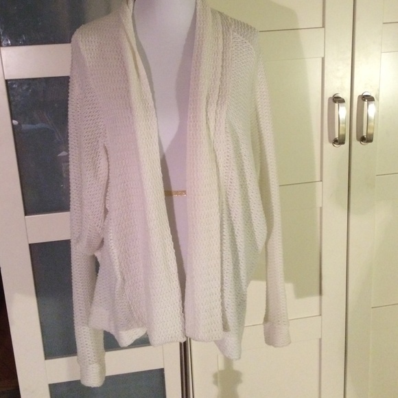 White draped-like sweater - Picture 2 of 4