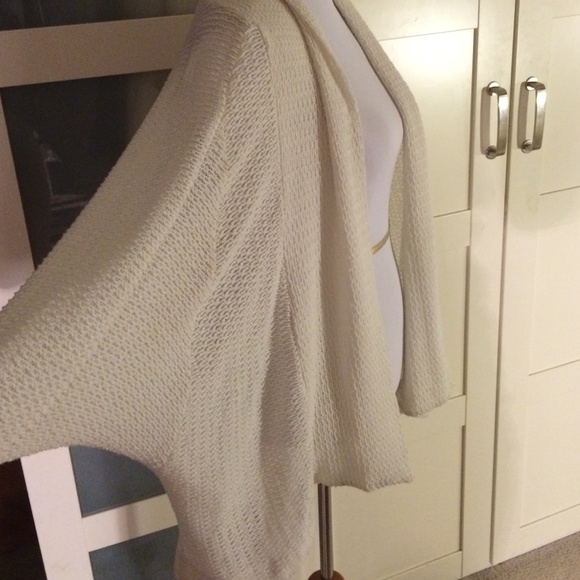 White draped-like sweater - Picture 3 of 4