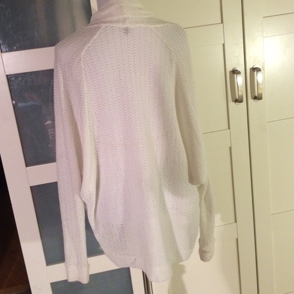 White draped-like sweater - Picture 4 of 4