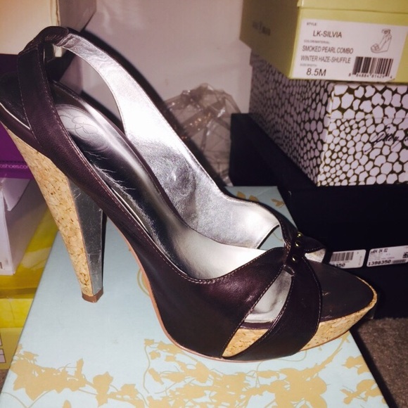 Leather heeled sandals. Studded accent