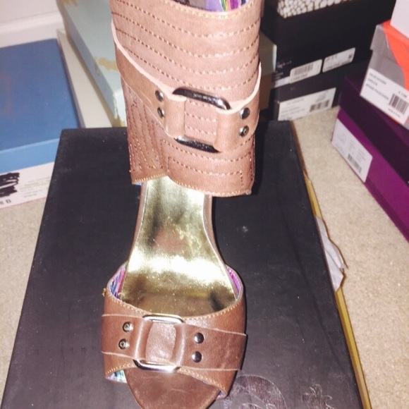 Brown leather heels! Make a statement! - Picture 2 of 2