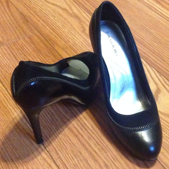 Tahari Forever Pumps - Picture 2 of 4