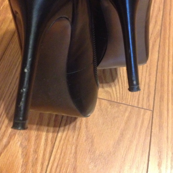 Tahari Forever Pumps - Picture 4 of 4