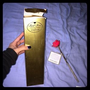 25kt rose gold flower