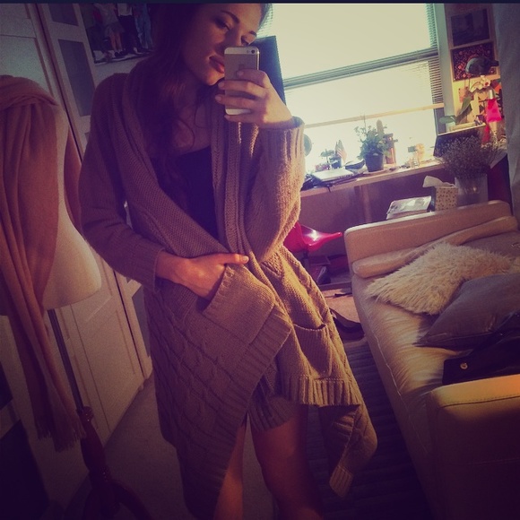 Cozy light brown sweater - Picture 1 of 3