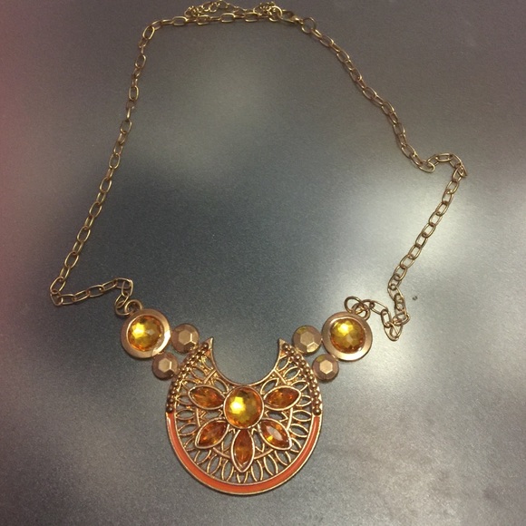 Orange detailed necklace