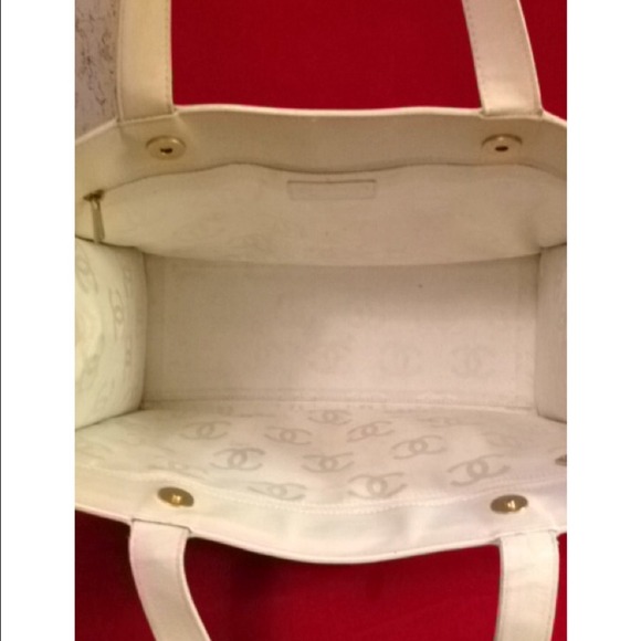 💋SOLD💋Authentic CHANEL Handbag Purse - Picture 4 of 4