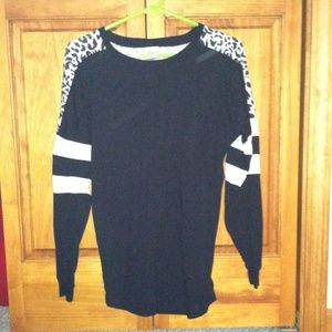 Black and white Cheetah VS jersey tee