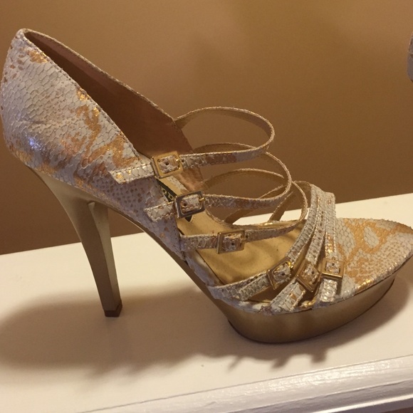 Never worn shoes by Chinese Laundry.